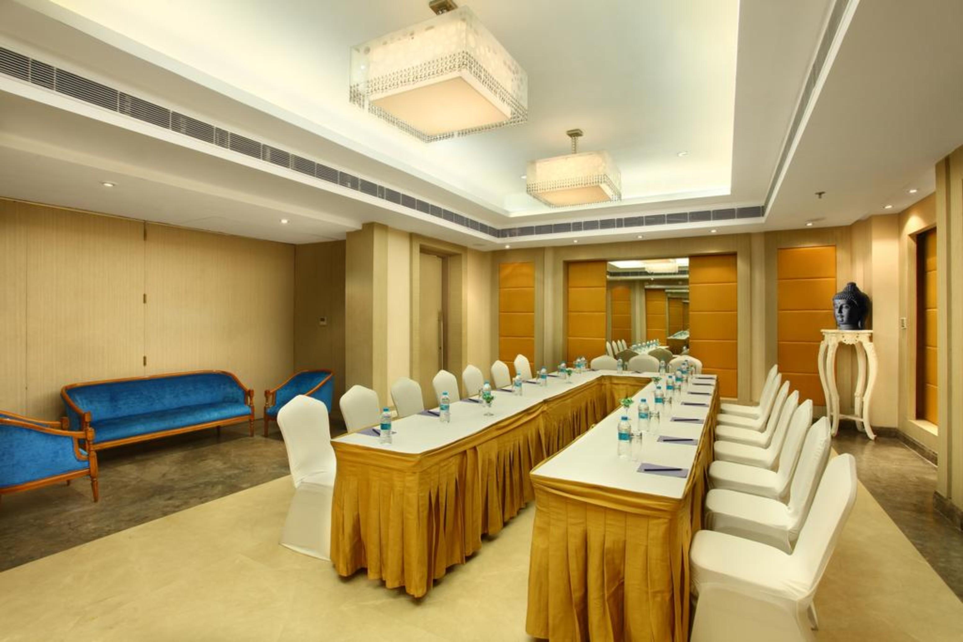 The Ashtan Sarovar Portico New Delhi Exterior foto