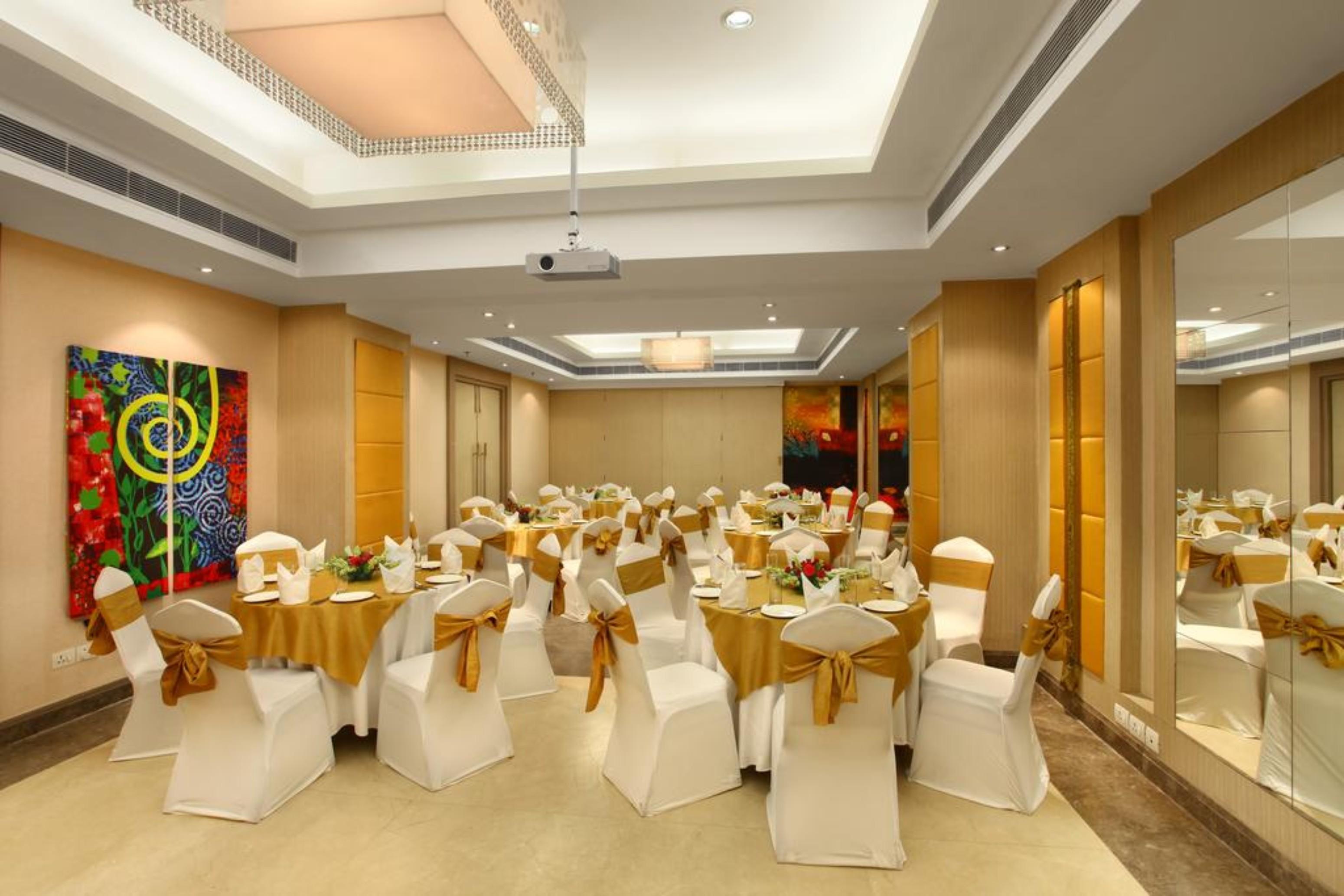 The Ashtan Sarovar Portico New Delhi Exterior foto