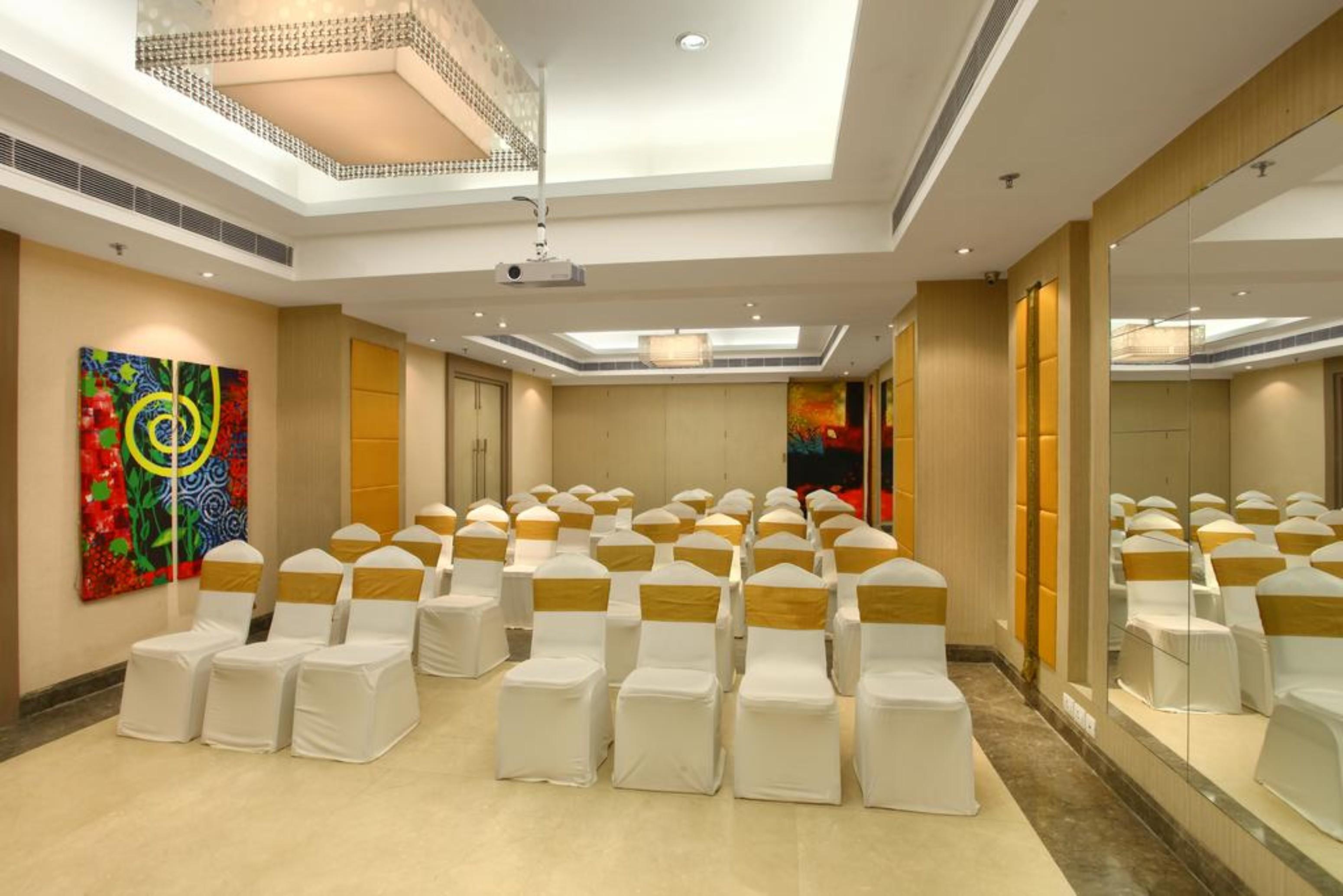 The Ashtan Sarovar Portico New Delhi Exterior foto