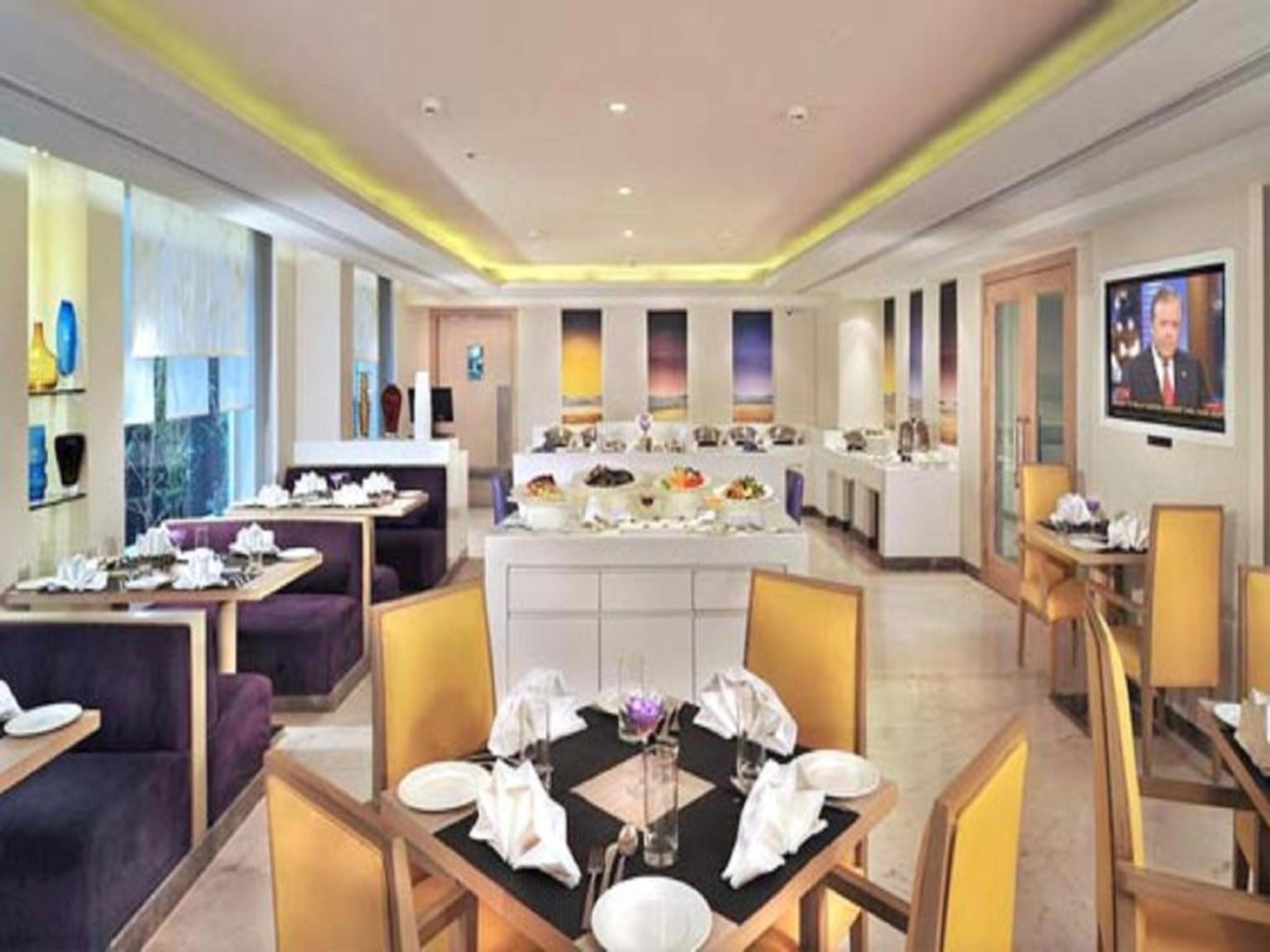 The Ashtan Sarovar Portico New Delhi Exterior foto