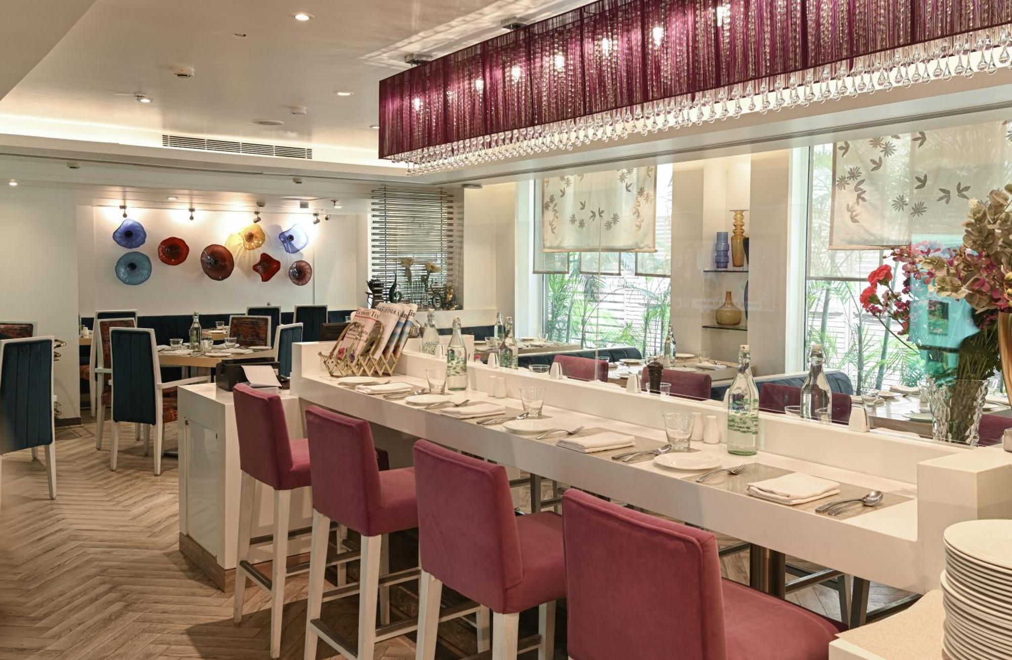 The Ashtan Sarovar Portico New Delhi Exterior foto