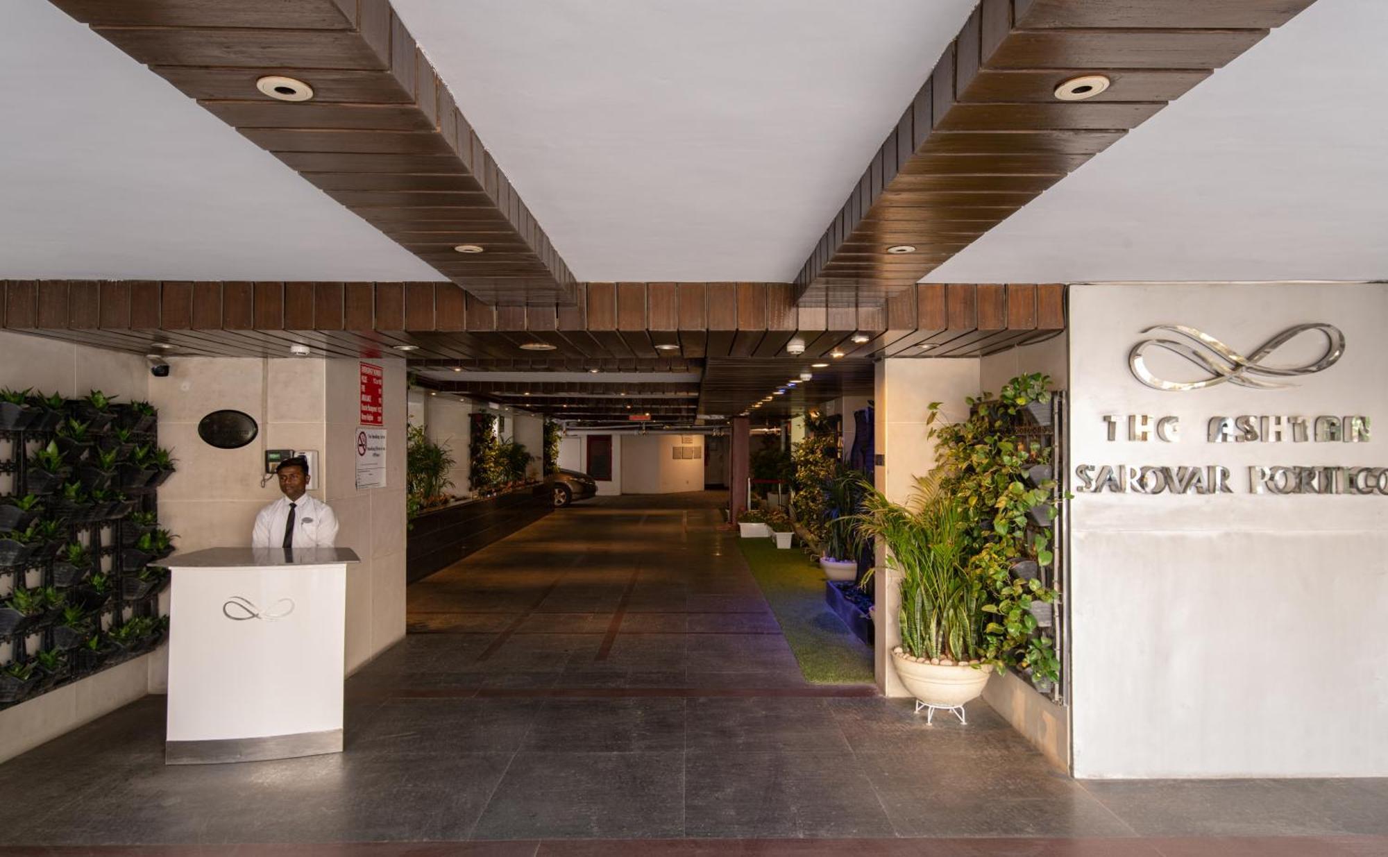 The Ashtan Sarovar Portico New Delhi Exterior foto