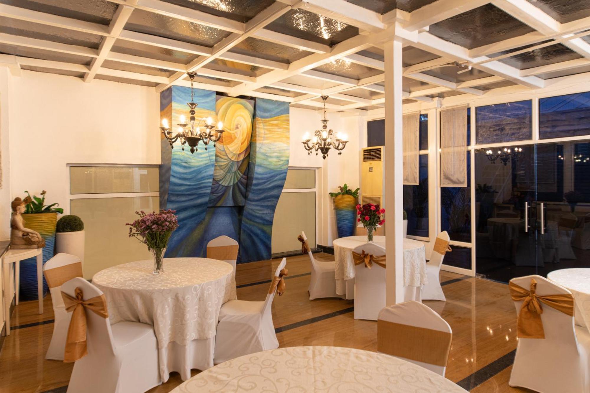 The Ashtan Sarovar Portico New Delhi Exterior foto