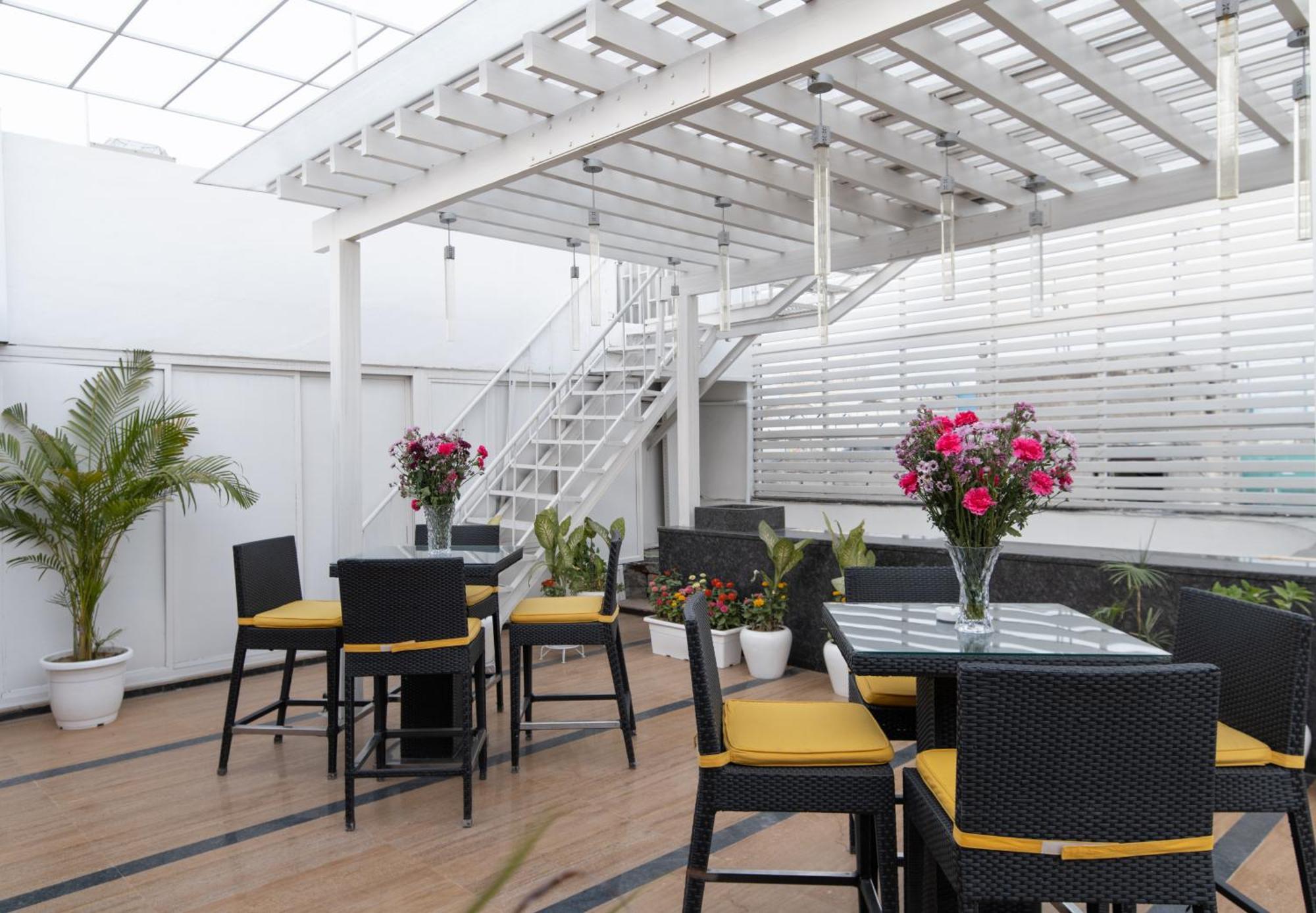 The Ashtan Sarovar Portico New Delhi Exterior foto