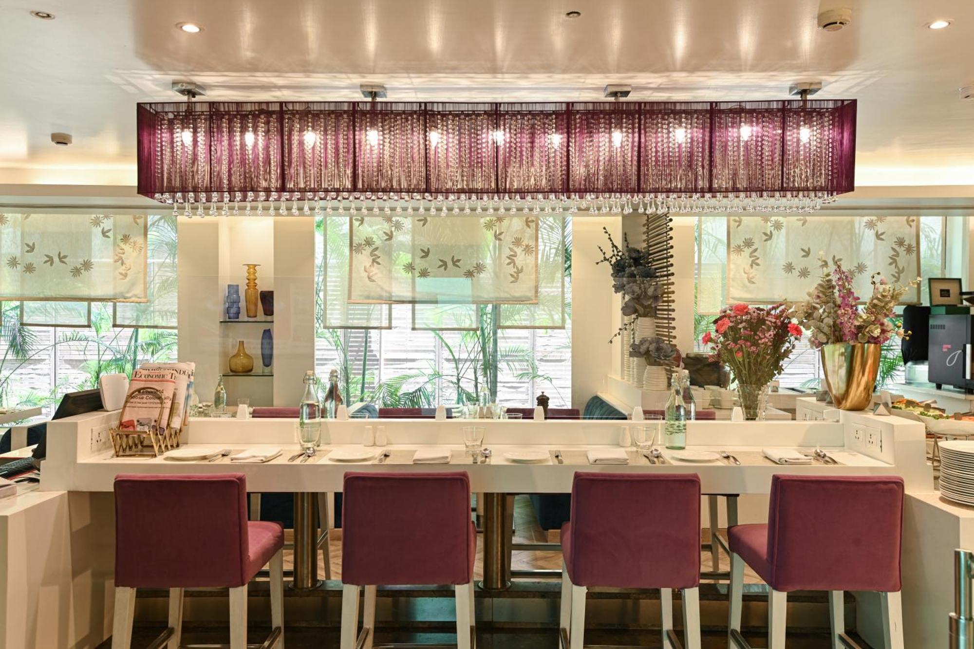 The Ashtan Sarovar Portico New Delhi Exterior foto