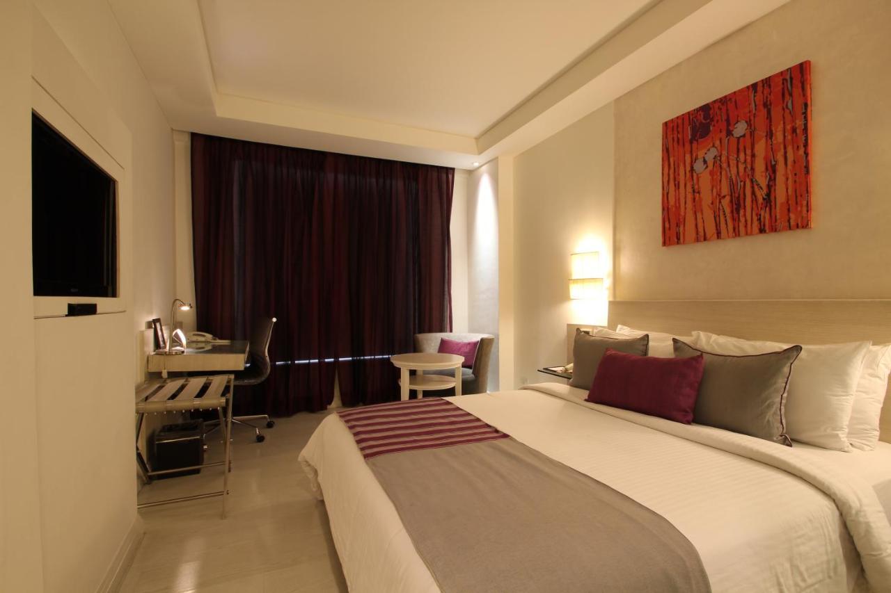 The Ashtan Sarovar Portico New Delhi Exterior foto