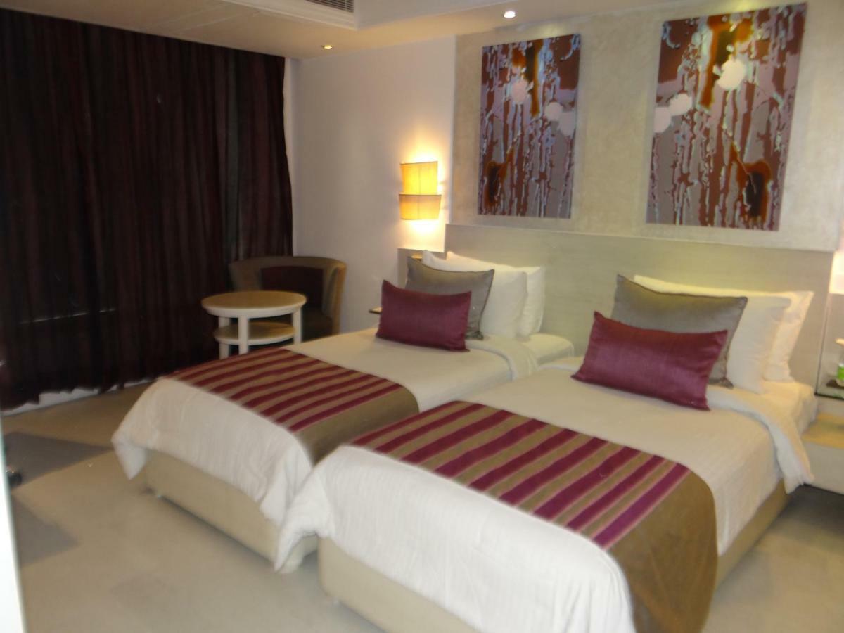 The Ashtan Sarovar Portico New Delhi Exterior foto